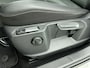 Volkswagen T-Roc 1.5 TSI 150pk DSG / Automaat Style two tone Navigatie Apple Carplay/Android Auto Parkeersensoren Camera Adaptive Cruise Control Blind Spot Assist Park Assist Stoel- en stuurverwarming Elektrische achterklep LED-koplampen