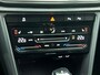 Volkswagen T-Roc 1.5 TSI 150pk DSG / Automaat Style two tone Navigatie Apple Carplay/Android Auto Parkeersensoren Camera Adaptive Cruise Control Blind Spot Assist Park Assist Stoel- en stuurverwarming Elektrische achterklep LED-koplampen