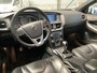 Volvo V40 2.0 T4 Business Sport | Trekhaak | Standkachel | Panoramadak | Keyless entry/start | DAB | Stoelverwarming | Parkeercamera | Volvo on Call | High Performance Audio |
