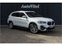 BMW X1 xDrive25e | Panodak | Sportleder | Head-Up | Trekhaak | Adaptive Cruise | Camera | 35X op voorraad
