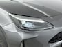 Toyota Yaris Cross 1.5 Hybrid Dynamic | Apple Carplay / Android Auto | Stoel-/stuurverwarming | Verwarmbare voorruit | Parkeersensoren voor/achter | Adaptive Cruise | Full LED | Keyless | Clima | Camera | 17 inch