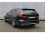 Volvo V60 2.0 B3 Inscription | Harman Kardon Audio | Schuif-/Kanteldak | Elektrisch Bedienbare Stoelen | Parkeersensoren Voor en Achter | Parkeercamera | Verwarmbare Stoelen Voor en Achter | Stuurverwarming |