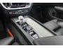 Volvo V60 2.0 B3 Inscription | Harman Kardon Audio | Schuif-/Kanteldak | Elektrisch Bedienbare Stoelen | Parkeersensoren Voor en Achter | Parkeercamera | Verwarmbare Stoelen Voor en Achter | Stuurverwarming |
