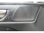 Volvo V60 2.0 B3 Inscription | Harman Kardon Audio | Schuif-/Kanteldak | Elektrisch Bedienbare Stoelen | Parkeersensoren Voor en Achter | Parkeercamera | Verwarmbare Stoelen Voor en Achter | Stuurverwarming |