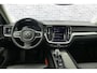 Volvo V60 2.0 B3 Inscription | Harman Kardon Audio | Schuif-/Kanteldak | Elektrisch Bedienbare Stoelen | Parkeersensoren Voor en Achter | Parkeercamera | Verwarmbare Stoelen Voor en Achter | Stuurverwarming |