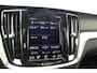 Volvo V60 2.0 B3 Inscription | Harman Kardon Audio | Schuif-/Kanteldak | Elektrisch Bedienbare Stoelen | Parkeersensoren Voor en Achter | Parkeercamera | Verwarmbare Stoelen Voor en Achter | Stuurverwarming |