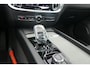 Volvo V60 2.0 B3 Inscription | Harman Kardon Audio | Schuif-/Kanteldak | Elektrisch Bedienbare Stoelen | Parkeersensoren Voor en Achter | Parkeercamera | Verwarmbare Stoelen Voor en Achter | Stuurverwarming |