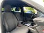 Peugeot e-2008 EV Style Avantage 54 kWh Airco | Camera | Cruise Control | DAB | LED | Navi | PDC Achter | 11 KwH |