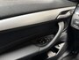 BMW X1 sDrive20i High Executive 192Pk Automaat (GROOT NAVI, CLIMATE, MEMORY SEATS, HEAD-UP DISPLAY, LEDER, STOELVERWARMING, SPORTSTOELEN, GETINT GLAS, CRUISE, NIEUWSTAAT)