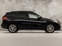 BMW X1 sDrive20i High Executive 192Pk Automaat (GROOT NAVI, CLIMATE, MEMORY SEATS, HEAD-UP DISPLAY, LEDER, STOELVERWARMING, SPORTSTOELEN, GETINT GLAS, CRUISE, NIEUWSTAAT)