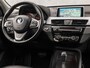 BMW X1 sDrive20i High Executive 192Pk Automaat (GROOT NAVI, CLIMATE, MEMORY SEATS, HEAD-UP DISPLAY, LEDER, STOELVERWARMING, SPORTSTOELEN, GETINT GLAS, CRUISE, NIEUWSTAAT)