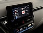 Toyota Corolla 1.8 Hybrid Dynamic Automaat (APPLE CARPLAY, LEDER, STOELVERWARMING, CAMERA, SPORTSTOELEN, ADAPTIVE CRUISE, GETINT GLAS, ZWART HEMEL, NIEUWSTAAT)