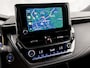 Toyota Corolla 1.8 Hybrid Dynamic Sport Automaat (APPLE CARPLAY, LEDER, STOELVERWARMING, CAMERA, SPORTSTOELEN, ADAPTIVE CRUISE, GETINT GLAS, ZWART HEMEL, NIEUWSTAAT)