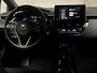 Toyota Corolla 1.8 Hybrid Dynamic Automaat (APPLE CARPLAY, LEDER, STOELVERWARMING, CAMERA, SPORTSTOELEN, ADAPTIVE CRUISE, GETINT GLAS, ZWART HEMEL, NIEUWSTAAT)