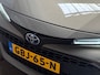 Toyota Corolla 1.8 Hybrid Dynamic Automaat (APPLE CARPLAY, LEDER, STOELVERWARMING, CAMERA, SPORTSTOELEN, ADAPTIVE CRUISE, GETINT GLAS, ZWART HEMEL, NIEUWSTAAT)