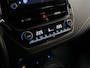 Toyota Corolla 1.8 Hybrid Dynamic Automaat (APPLE CARPLAY, LEDER, STOELVERWARMING, CAMERA, SPORTSTOELEN, ADAPTIVE CRUISE, GETINT GLAS, ZWART HEMEL, NIEUWSTAAT)