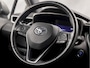 Toyota Corolla 1.8 Hybrid Dynamic Sport Automaat (APPLE CARPLAY, LEDER, STOELVERWARMING, CAMERA, SPORTSTOELEN, ADAPTIVE CRUISE, GETINT GLAS, ZWART HEMEL, NIEUWSTAAT)