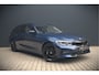 BMW 3-Serie Touring 330e High Executive Sportline | Keyless | PDC | Leer | Hifi | Ambiance Verlichting | Stoelverwarming | Adaptive Cruise Control | BTW | LED | Shadow Line | Navigatie Prof. | DAB |