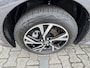 Toyota Yaris HYBRID 115 DYNAMIC COMFORT PACK STOEL/STUURVERW PARK-SENSOREN BLIND-SPOT APPLE/ANDROID KEYLESS 16" LM-VELGEN