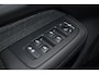 Volvo V60 2.0 B4 Essential Edition Adaptieve Cruise Control | BLIS | Stoel en stuurwiel verwarming | Achterbank verwarmd | Google services