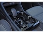 Volvo XC40 T4 Recharge Plus Dark - IntelliSafe Assist - Harman/Kardon audio - Parkeercamera achter - Verwarmde voorstoelen & stuur - Parkeersensoren voor & achter - Elektr. bedienb. voorstoelen met geheugen links - Draadloze tel. lader - Extra getint glas - 19' LMV