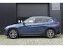 BMW X1 XDrive25e High Executive | PANO | 1E EIG | DEALER | LEDER | CAMERA | NAVI PROF | SPORTSTOELEN