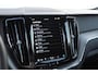 Volvo XC60 T6 350PK Automaat AWD Plus Black Edition / Trekhaak / Panoramadak / BLIS / Adaptieve cruise control / Keyless entry / Stoel - en stuurwielverwarming / elektrische stoelen met geheugen / Parkeersensoren met 360 camera / Elektrische achterklep