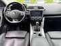 Renault Kadjar 1.3 TCe Zen met parkeersensoren / camera en leer en trekhaak en navigatie en bluetooth telefoon en media en airco