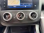 Renault Kadjar 1.3 TCe Zen met parkeersensoren / camera en leer en trekhaak en navigatie en bluetooth telefoon en media en airco