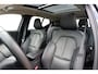 Volvo XC40 T4 Recharge Inscription Panoramadak | Elektrisch verstelbare voorstoelen | Stoel- & Stuurwielverwarming | Adaptieve Cruise Control met Pilot Assist | BLIS Dodehoekdetectie | Trekhaak semi elektrisch inklapbaar | 19" Lichtmetalen velgen