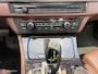 BMW 5-Serie 520i Luxury Edition 184 PK | M-Sport | Pano-Dak | elek. Stoelen | Stoelverwarming | Bruin leder | Stoelverwarming