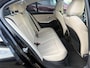 BMW 3-Serie 320i High Executive Keyless, clima, stoelverwarming, pdc, cruise