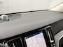Volvo V60 T8 Plug-in hybrid AWD AUT8 455PK Ultimate Dark | Bowers & Wilkins audio | Geventileerde voorstoelen met massagefunctie | Verwarmde voorstoelen & Stuurwiel | 19" Black Edition Lichtmetalen velgen | Panoramadak | Adaptieve Cruise Control | BLIS Doedehoekdetectie