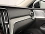 Volvo V60 T8 Plug-in hybrid AWD AUT8 455PK Ultimate Dark | Bowers & Wilkins audio | Geventileerde voorstoelen met massagefunctie | Verwarmde voorstoelen & Stuurwiel | 19" Black Edition Lichtmetalen velgen | Panoramadak | Adaptieve Cruise Control | BLIS Doedehoekdetectie