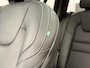 Volvo V60 T8 Plug-in hybrid AWD AUT8 455PK Ultimate Dark | Bowers & Wilkins audio | Geventileerde voorstoelen met massagefunctie | Verwarmde voorstoelen & Stuurwiel | 19" Black Edition Lichtmetalen velgen | Panoramadak | Adaptieve Cruise Control | BLIS Doedehoekdetectie