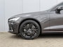 Volvo V60 T8 Plug-in hybrid AWD AUT8 455PK Ultimate Dark | Bowers & Wilkins audio | Geventileerde voorstoelen met massagefunctie | Verwarmde voorstoelen & Stuurwiel | 19" Black Edition Lichtmetalen velgen | Panoramadak | Adaptieve Cruise Control | BLIS Doedehoekdetectie