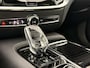 Volvo V60 T8 Plug-in hybrid AWD AUT8 455PK Ultimate Dark | Bowers & Wilkins audio | Geventileerde voorstoelen met massagefunctie | Verwarmde voorstoelen & Stuurwiel | 19" Black Edition Lichtmetalen velgen | Panoramadak | Adaptieve Cruise Control | BLIS Doedehoekdetectie