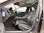 Volvo V60 T8 Plug-in hybrid AWD AUT8 455PK Ultimate Dark | Bowers & Wilkins audio | Geventileerde voorstoelen met massagefunctie | Verwarmde voorstoelen & Stuurwiel | 19" Black Edition Lichtmetalen velgen | Panoramadak | Adaptieve Cruise Control | BLIS Doedehoekdetectie