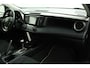 Toyota RAV4 2.5 Hybrid AWD Style | 1650kg trekgewicht | Keyless Entry | Camera | Navigatie | Electrische Achterklep | Trekhaak |