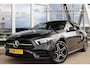 Mercedes-Benz A-klasse Limousine A250e 218PK AUTOMAAT AMG NIGHT Navi | Wide Screen | Sfeerverl.| Camera | Stoelverw. | Pdc v+a | Led |