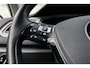 Volkswagen T-Roc 1.0 TSI Style | Adaptieve cruise control | Navigatie | Parkeersensoren