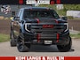 GMC Sierra AT4 6.2 V8 4X4 | VIRTUAL COCKPIT | LPG | HUD | BOM VOL | DC | RAM DEALER NEDERLAND | Dubbele Cabine met Royale 5 Zitplaatsen | BPM vrij | Nu Leverbaar uit Voorraad | Voorraad Nr 261530 |