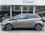 Toyota Yaris 1.5 Full Hybrid Bi-Tone Plus | Trekhaak, Panoramadak, Navigatie, Keyless, 16 inch, Cruise control, Armsteun, Spoiler, Privacy glass