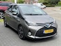 Toyota Yaris 1.5 Full Hybrid Bi-Tone Plus | Trekhaak, Panoramadak, Navigatie, Keyless, 16 inch, Cruise control, Armsteun, Spoiler, Privacy glass