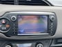 Toyota Yaris 1.5 Full Hybrid Bi-Tone Plus | Trekhaak, Panoramadak, Navigatie, Keyless, 16 inch, Cruise control, Armsteun, Spoiler, Privacy glass