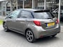 Toyota Yaris 1.5 Full Hybrid Bi-Tone Plus | Trekhaak, Panoramadak, Navigatie, Keyless, 16 inch, Cruise control, Armsteun, Spoiler, Privacy glass