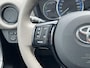 Toyota Yaris 1.5 Full Hybrid Bi-Tone Plus | Trekhaak, Panoramadak, Navigatie, Keyless, 16 inch, Cruise control, Armsteun, Spoiler, Privacy glass