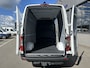 Mercedes-Benz eSprinter 320 L2 Pro 81kWh / Snel laden 115Kw / Trekhaak / MBUX / Navigatie / Camera / Cruise control / Airco / 270 Graden achterdeuren