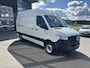 Mercedes-Benz eSprinter 320 L2 Pro 81kWh / Snel laden 115Kw / Trekhaak / MBUX / Navigatie / Camera / Cruise control / Airco / 270 Graden achterdeuren