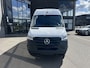 Mercedes-Benz eSprinter 320 L2 Pro 81kWh / Snel laden 115Kw / Trekhaak / MBUX / Navigatie / Camera / Cruise control / Airco / 270 Graden achterdeuren